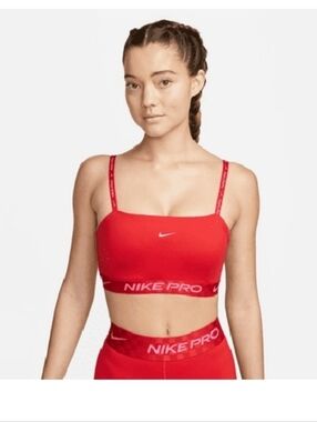 Nike Pro Indy